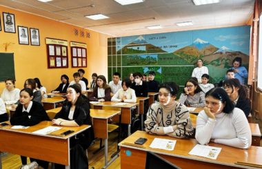 Специалисты филиала ФГБУ ЦЛАТИ по Астраханской области провели экологический урок для школьников